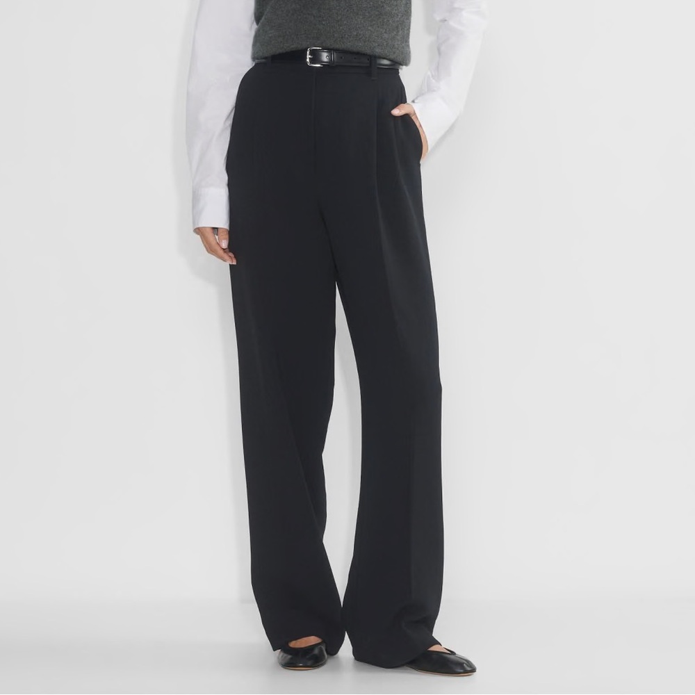 Aritzia Effortless Pant in Black Crepette